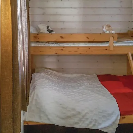 Дом отдыха Five Bedroom Holiday In Рена