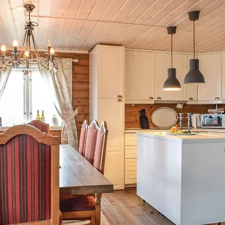 Five Bedroom Holiday In Рена
